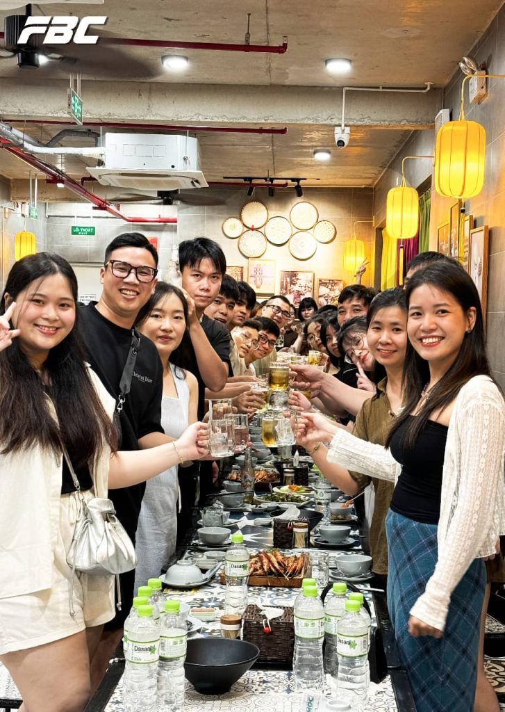 FBC-ers cùng sum họp trong bữa tổi tại Đà Nẵng