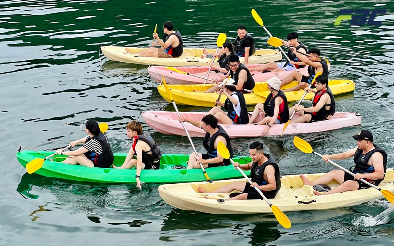 Chèo thuyền Kayak với các FBCers