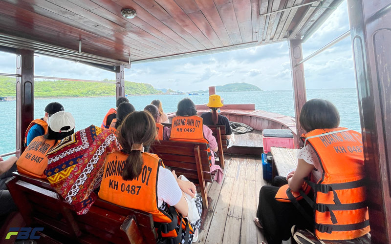 FBCers lên thuyền ngắm vịnh biển Nha Trang 