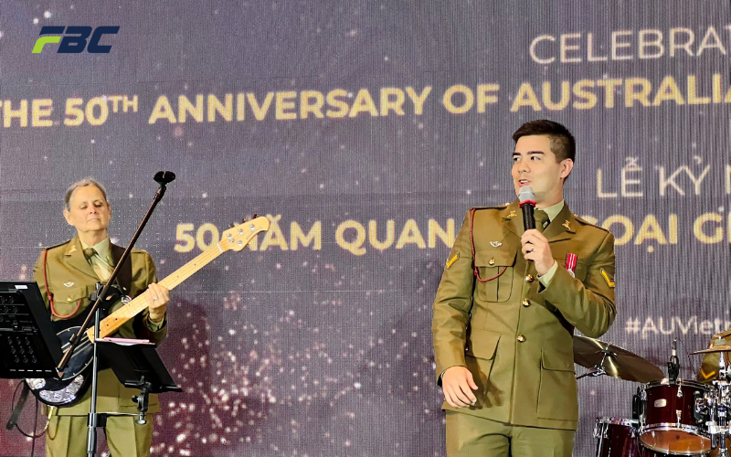Dàn nhạc quân đội Australia và Việt Nam cùng Nghệ sỹ bản địa Isaiah Firebrace