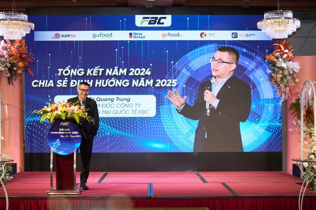 Ông Tạ Quang Trung - Tổng Giám đốc FBC Group phát biểu trong buổi tiệc cuối năm