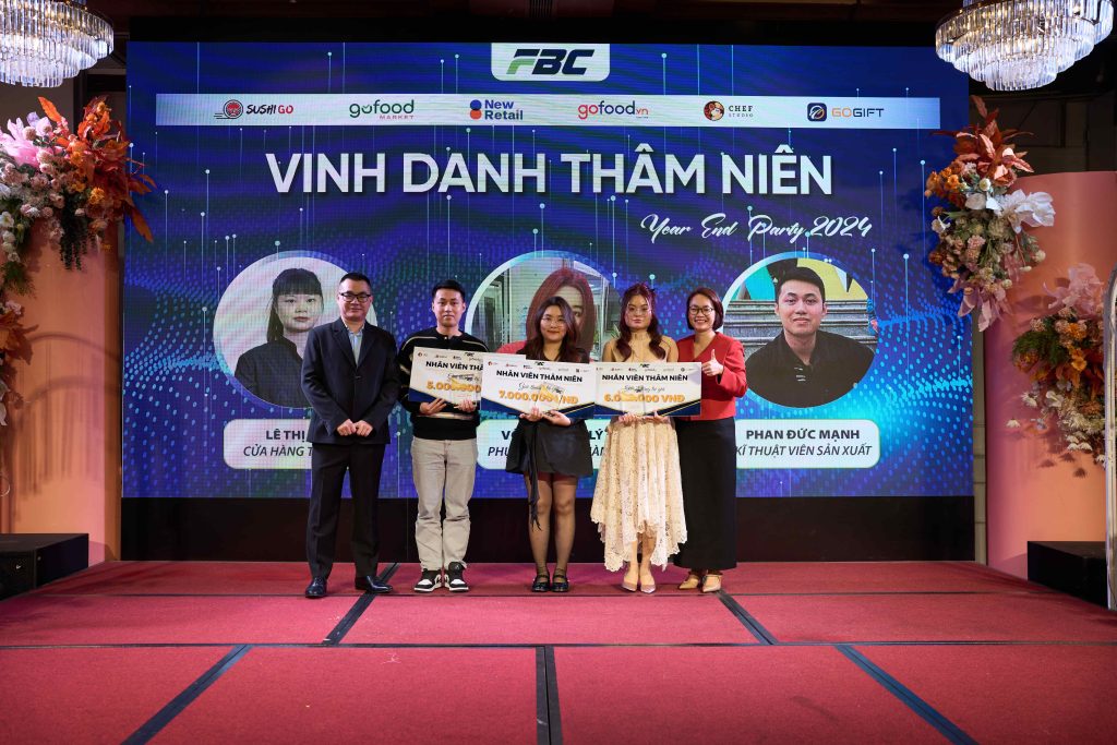 Vinh danh nhân viên thâm niên 